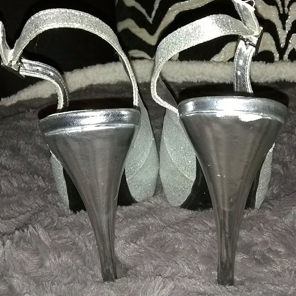 Heels - Picture 4 of 6
